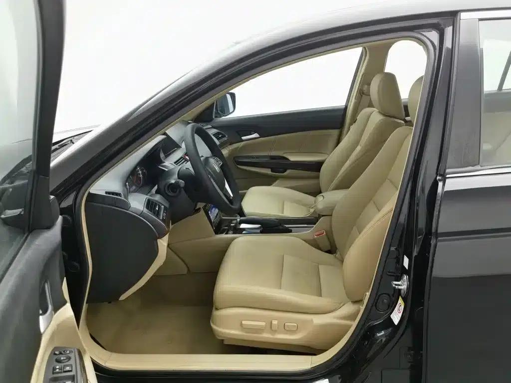 2013 Honda Accord 2.0L SE — миниатюра 10