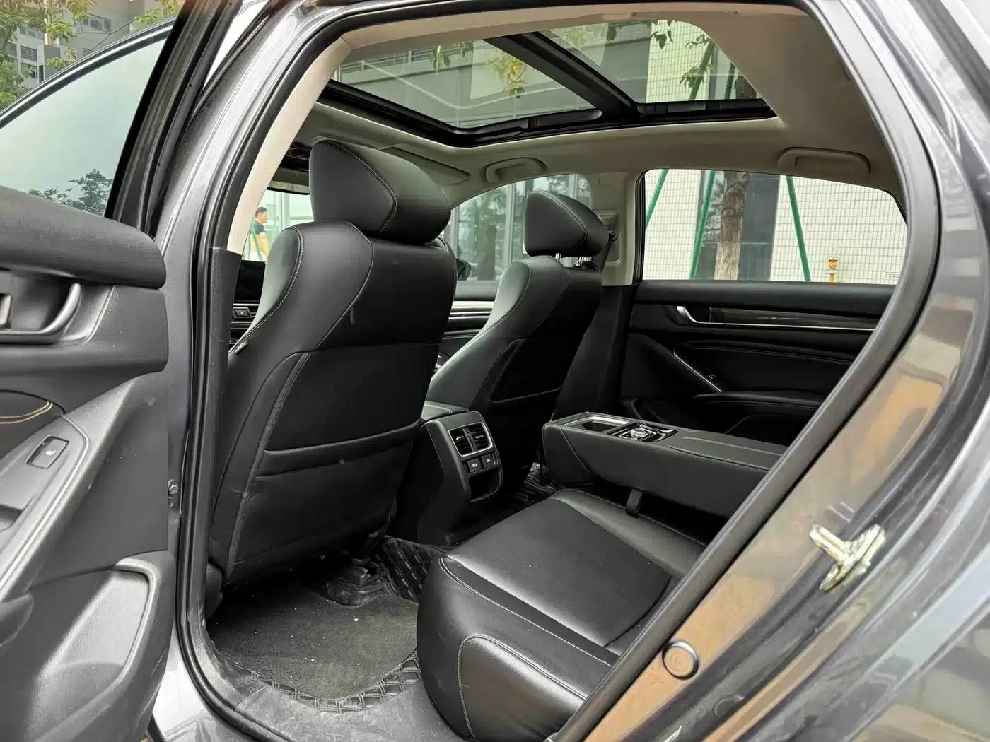 2022 Honda Accord Hybrid 2.0L Phantom Night Edition — миниатюра 6