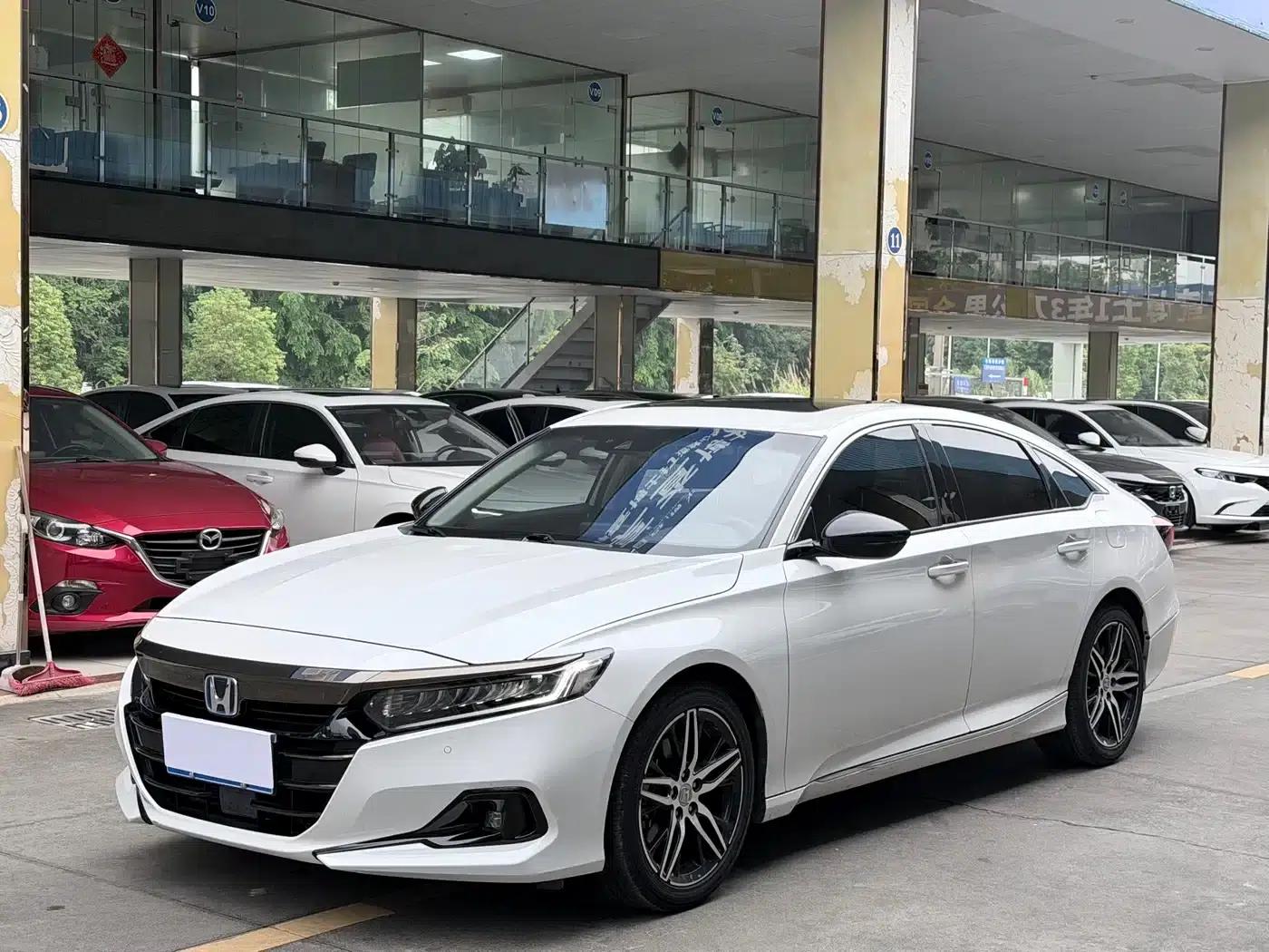 2022 Honda Accord Hybrid 2.0L Phantom Night Edition — миниатюра 1