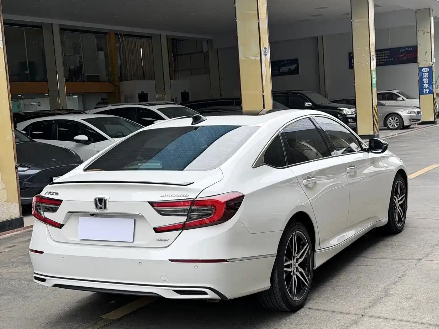 2022 Honda Accord Hybrid 2.0L Phantom Night Edition — миниатюра 11
