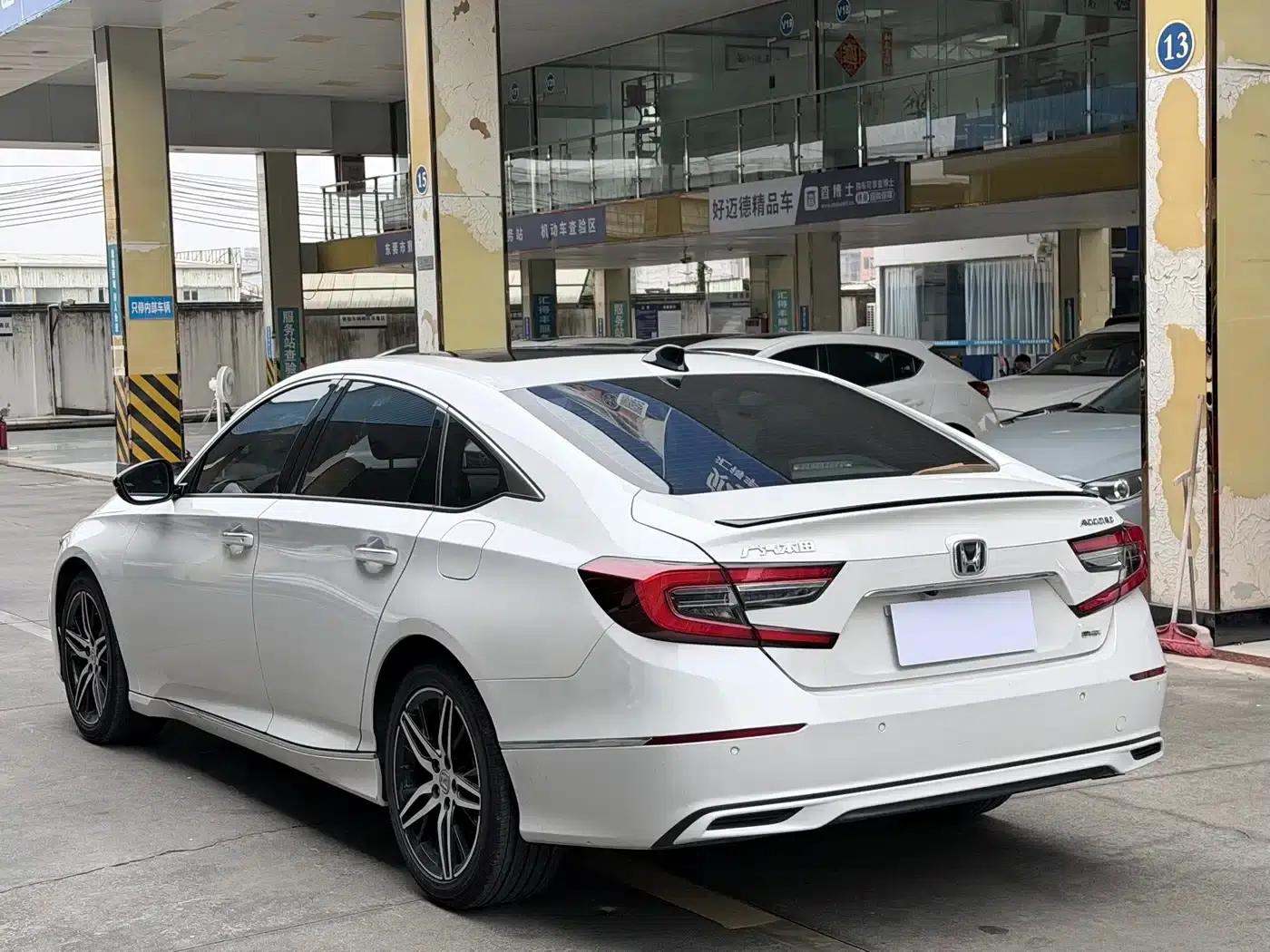 2022 Honda Accord Hybrid 2.0L Phantom Night Edition — миниатюра 13