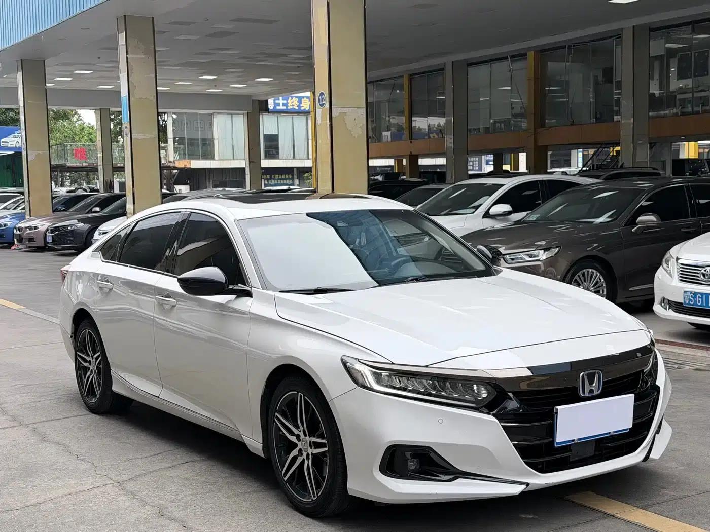2022 Honda Accord Hybrid 2.0L Phantom Night Edition — миниатюра 3