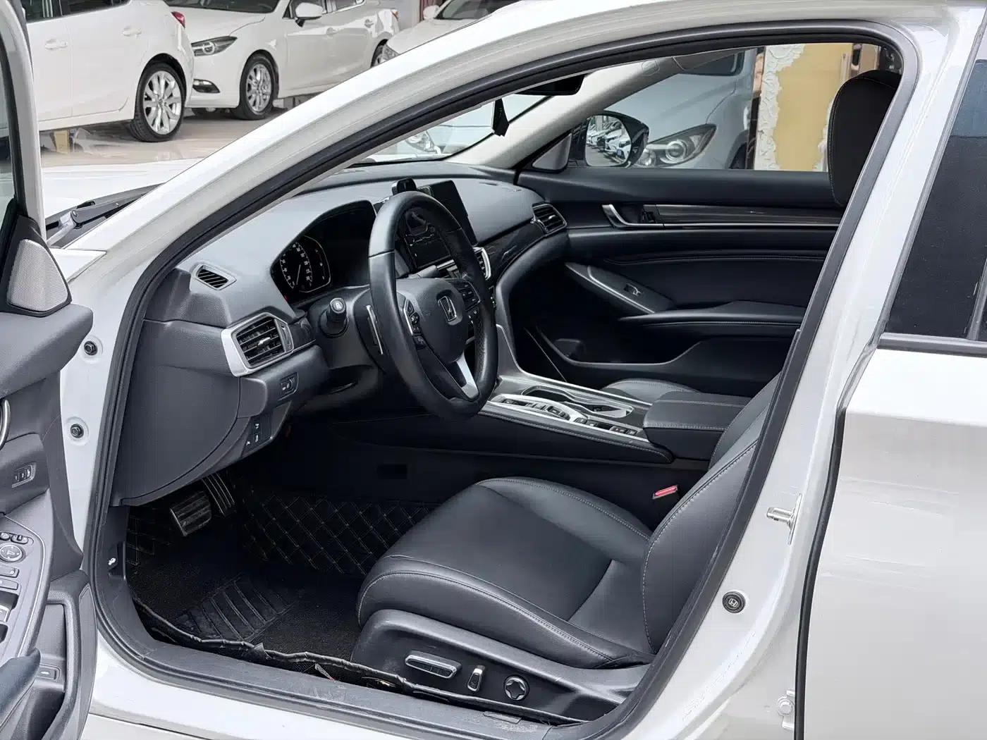 2022 Honda Accord Hybrid 2.0L Phantom Night Edition — миниатюра 7