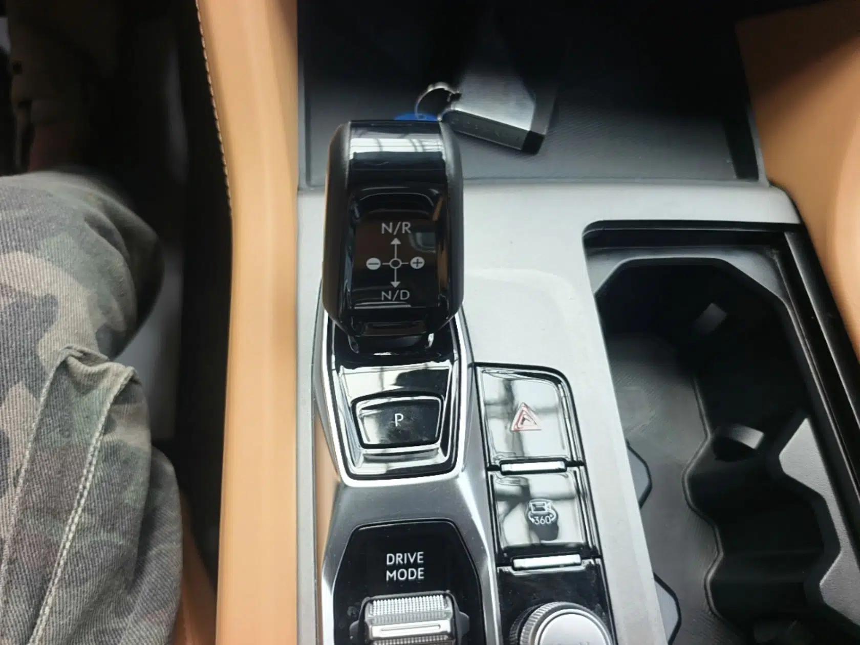 Lynk & Co 09 EM-P 2024 2.0TD EM-P Four-Wheel Drive ULTRA Six-Seater — миниатюра 16