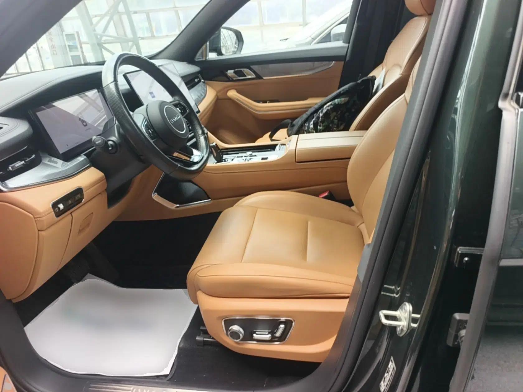Lynk & Co 09 EM-P 2024 2.0TD EM-P Four-Wheel Drive ULTRA Six-Seater — миниатюра 17