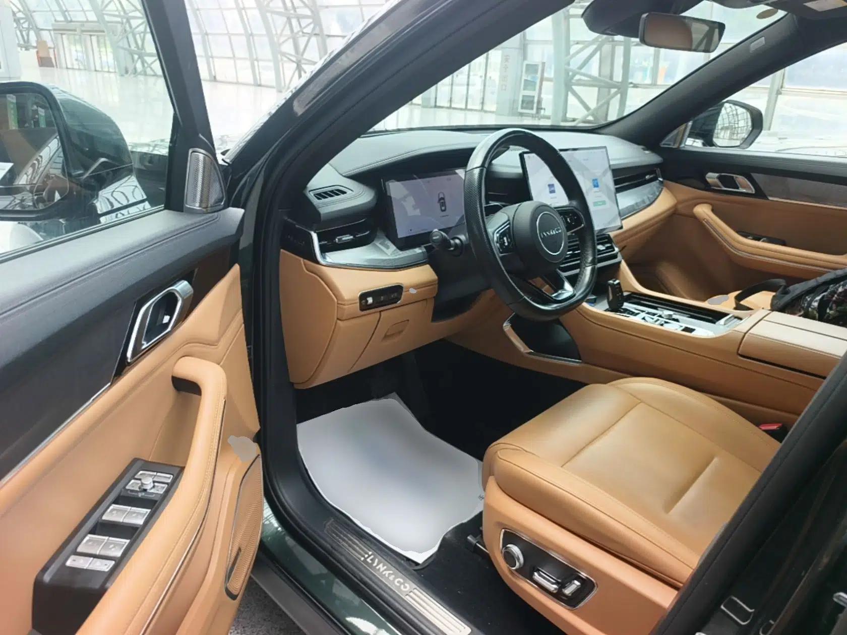 Lynk & Co 09 EM-P 2024 2.0TD EM-P Four-Wheel Drive ULTRA Six-Seater — миниатюра 18