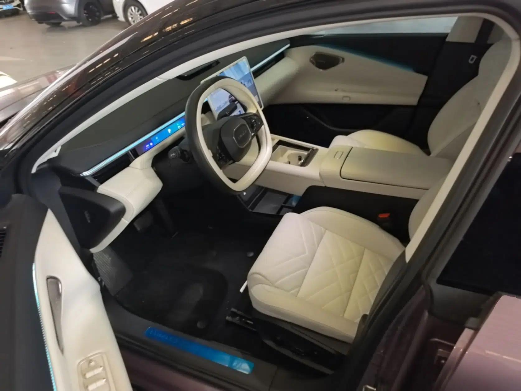 Lynk & Co 10 EM-P 2025 Model 240 Four-Wheel Drive Ultra — миниатюра 17