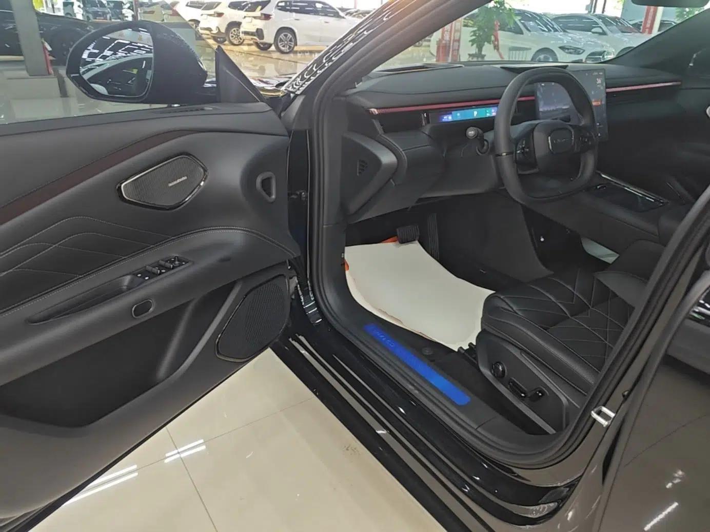 Lynk & Co 10 EM-P 2025 Facelifted Model 240 All-Wheel Drive Ultra — миниатюра 18