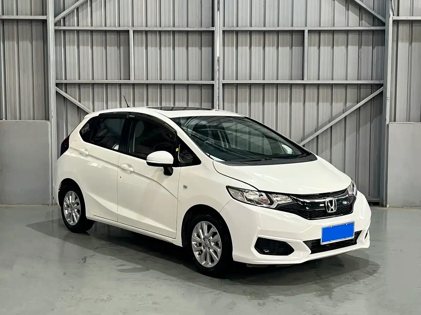 Honda Fit 2018 1.5L CVT Comfort Sunroof Edition — миниатюра 3