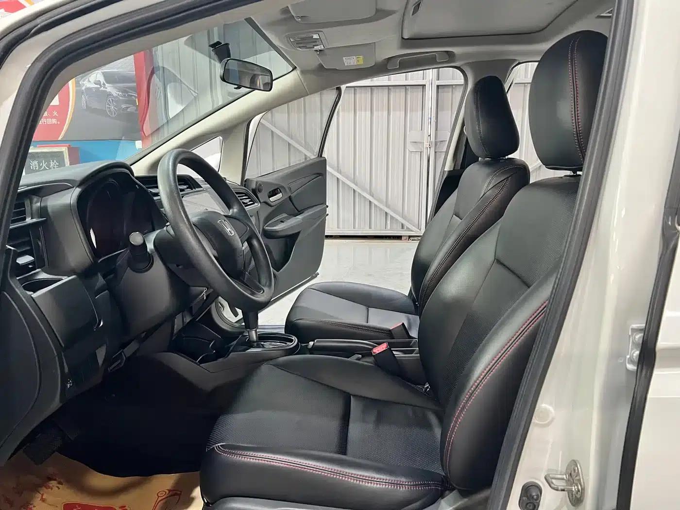Honda Fit 2018 1.5L CVT Comfort Sunroof Edition — миниатюра 4