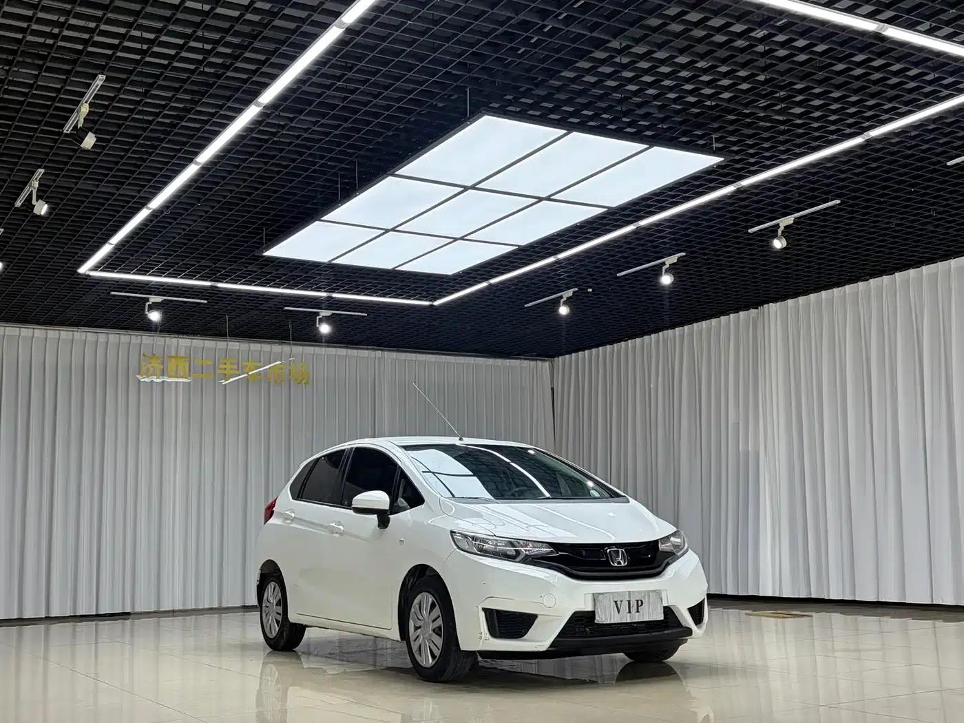 Honda Fit 2014 1.5L LX Manual Comfort Model — миниатюра 3