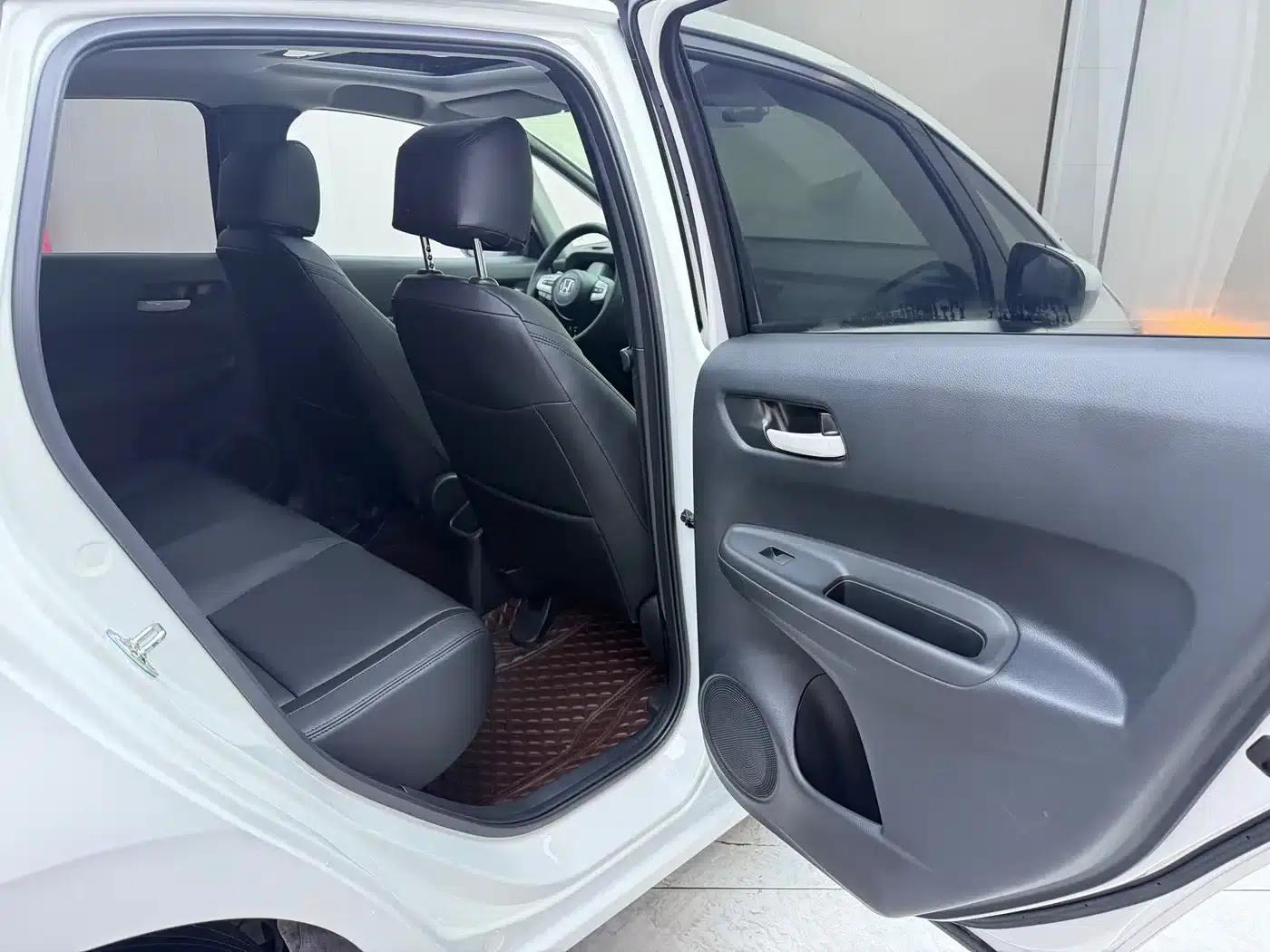 Honda Fit 2022 1.5L CVT Trendy Sunroof Edition — миниатюра 19