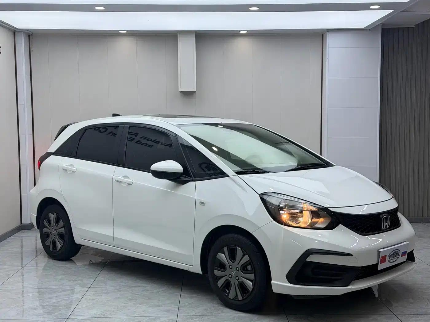 Honda Fit 2022 1.5L CVT Trendy Sunroof Edition — миниатюра 3
