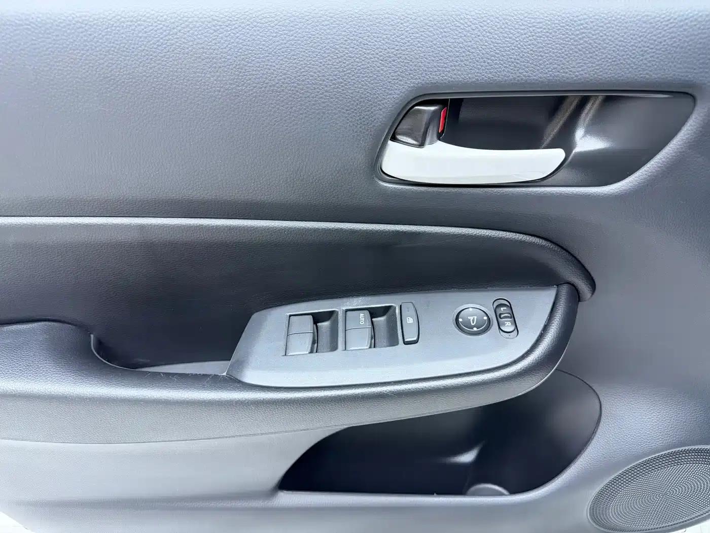 Honda Fit 2022 1.5L CVT Trendy Sunroof Edition — миниатюра 8