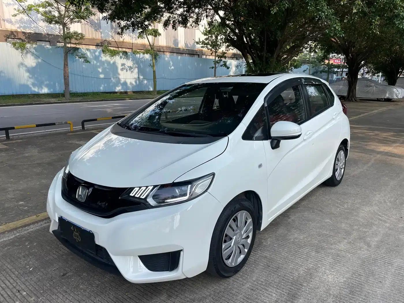 Honda Fit 2016 1.5L LXS CVT Comfort Sunroof Edition — миниатюра 1