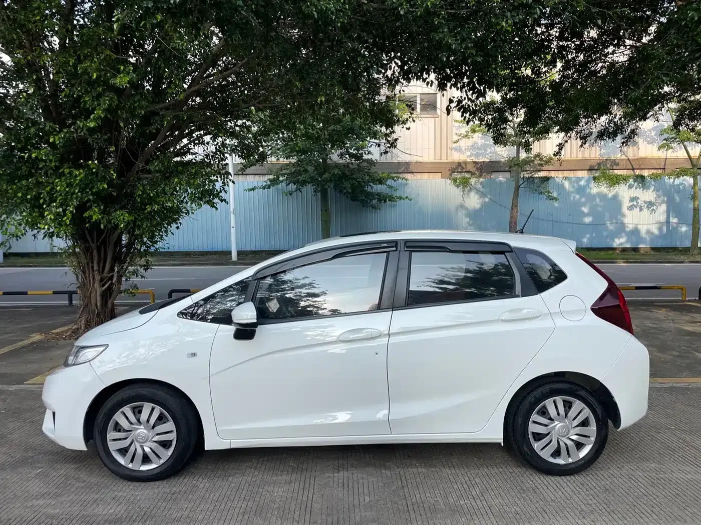 Honda Fit 2016 1.5L LXS CVT Comfort Sunroof Edition — миниатюра 3