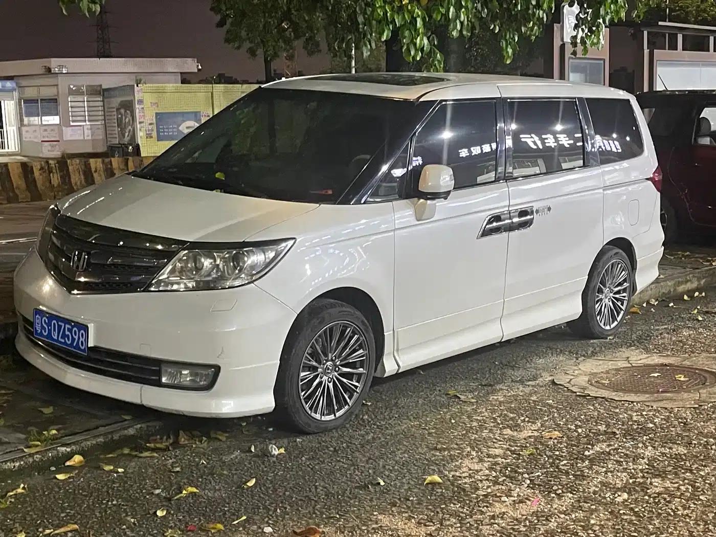 Elysion 2012 2.4L VTi Luxury Edition — миниатюра 1