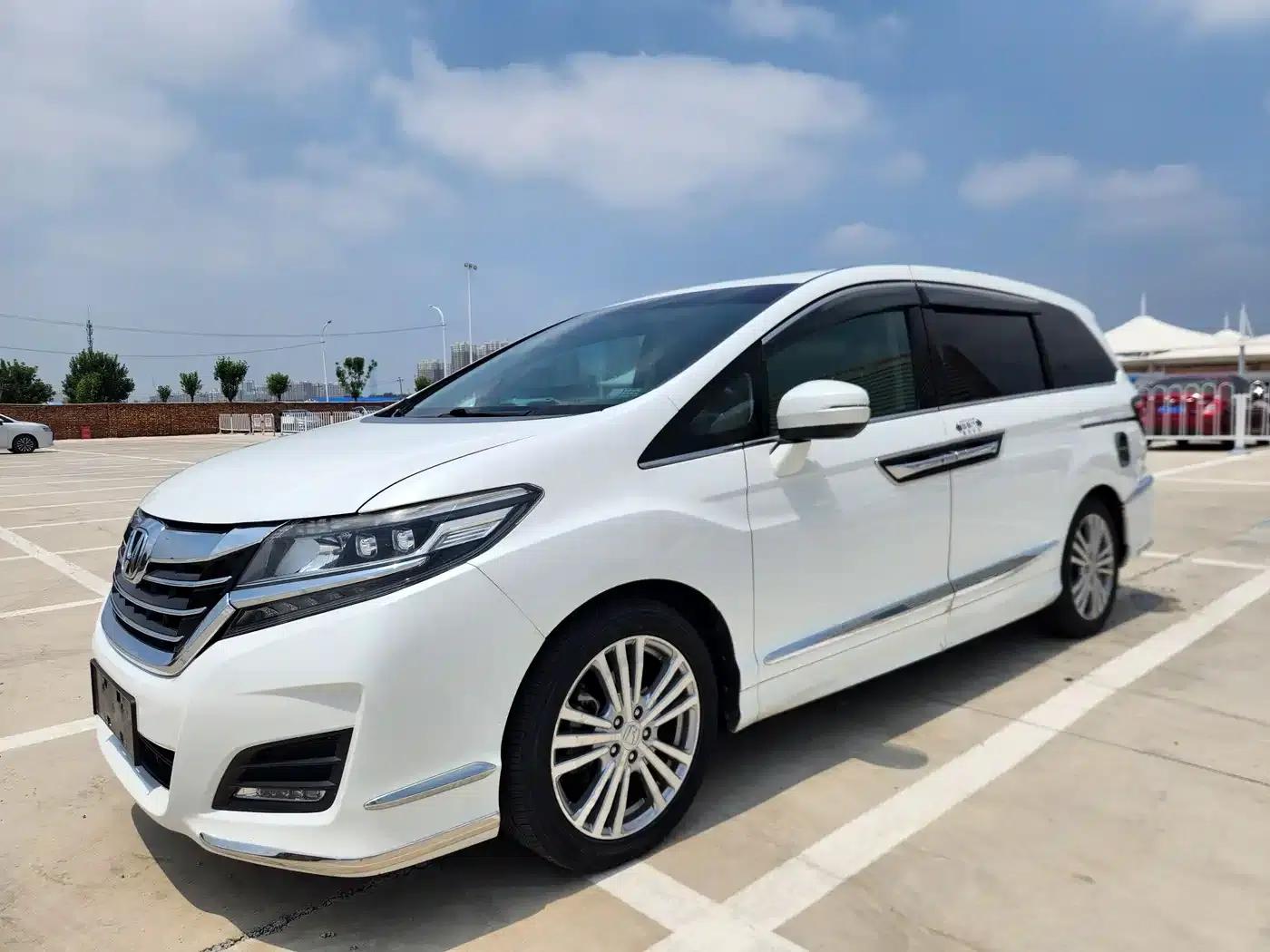 Elysion 2016 2.4L Comfort Edition — миниатюра 1