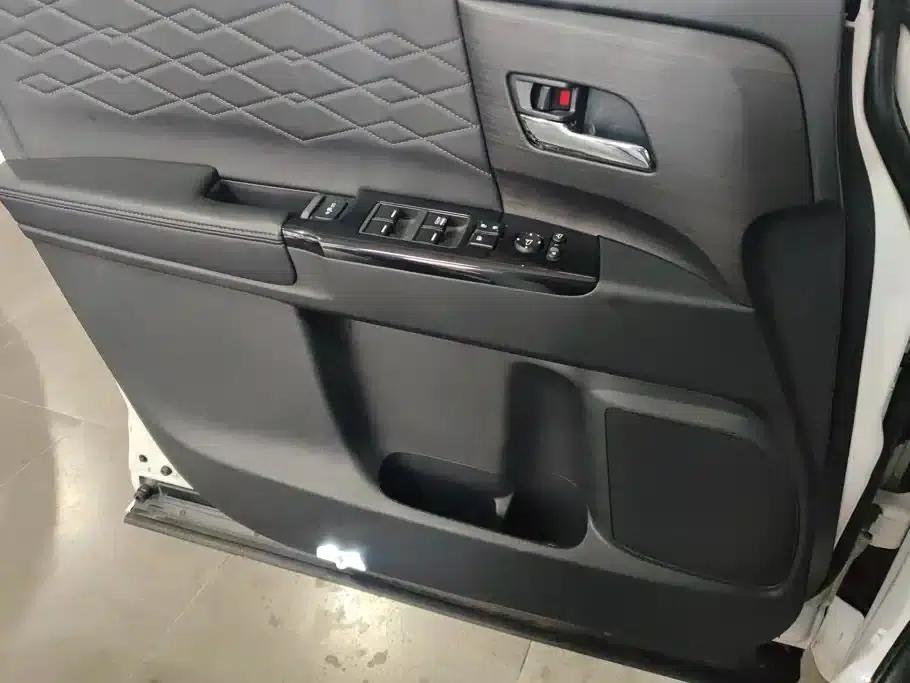 Elysion 2022 2.0L e:HEV Luxury Edition — миниатюра 7
