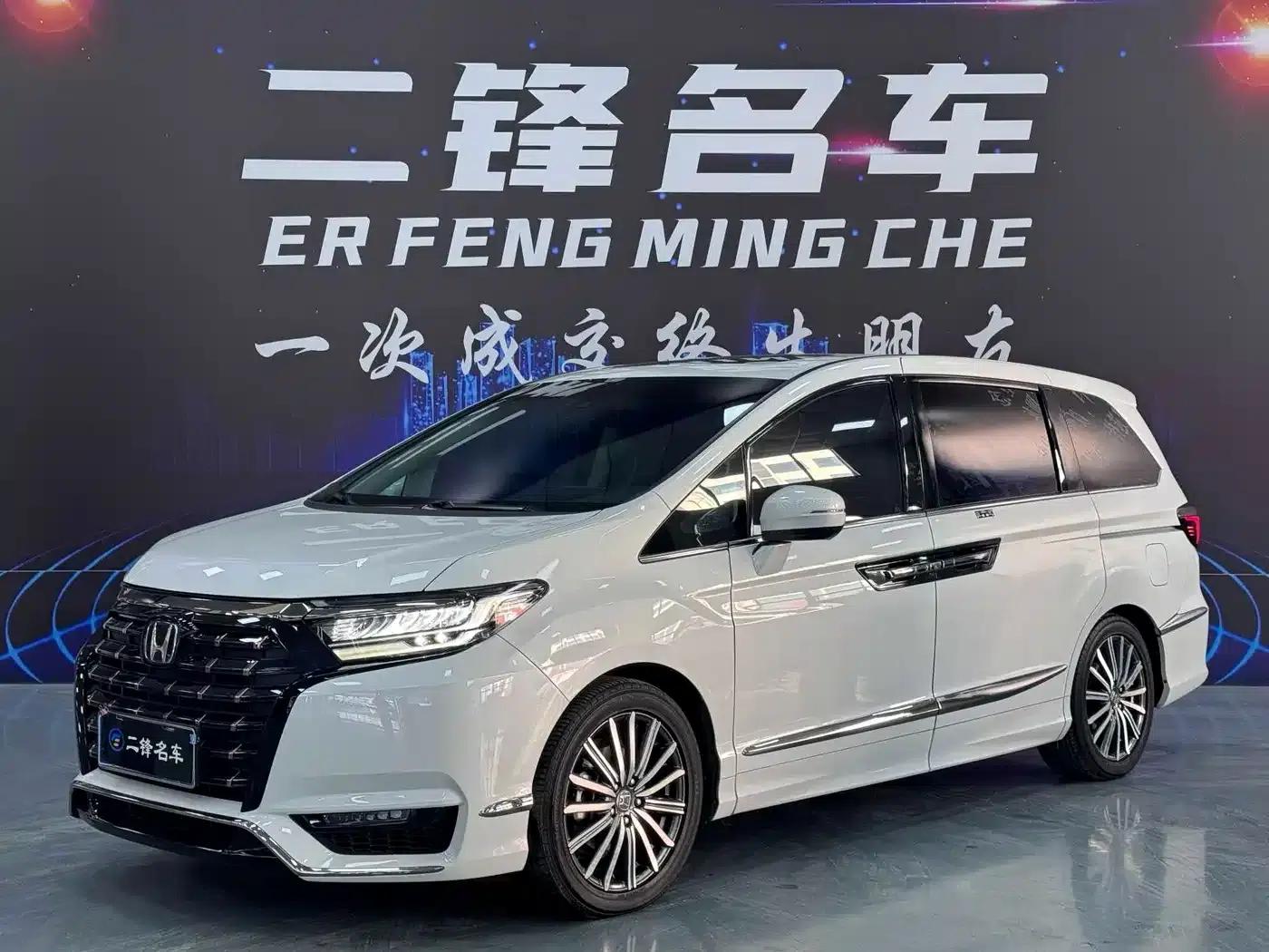 Elysion 2022 2.0L e:HEV Luxury Edition — миниатюра 1