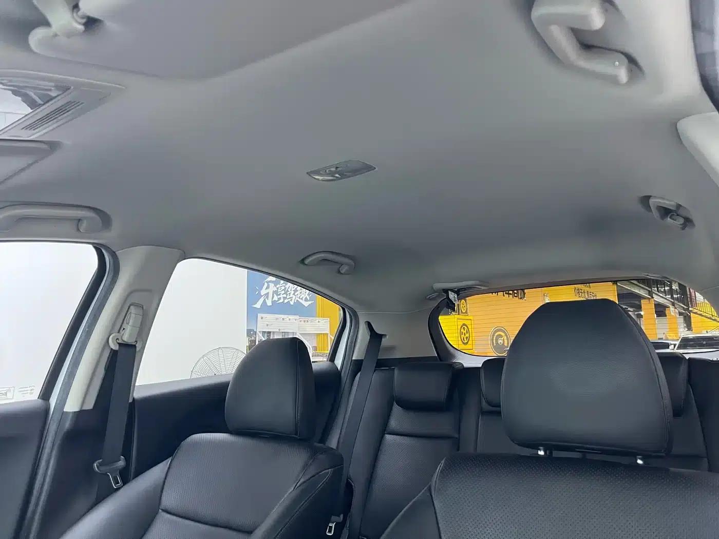 Vezel 2015 1.8L CVT 2WD Elite — миниатюра 11