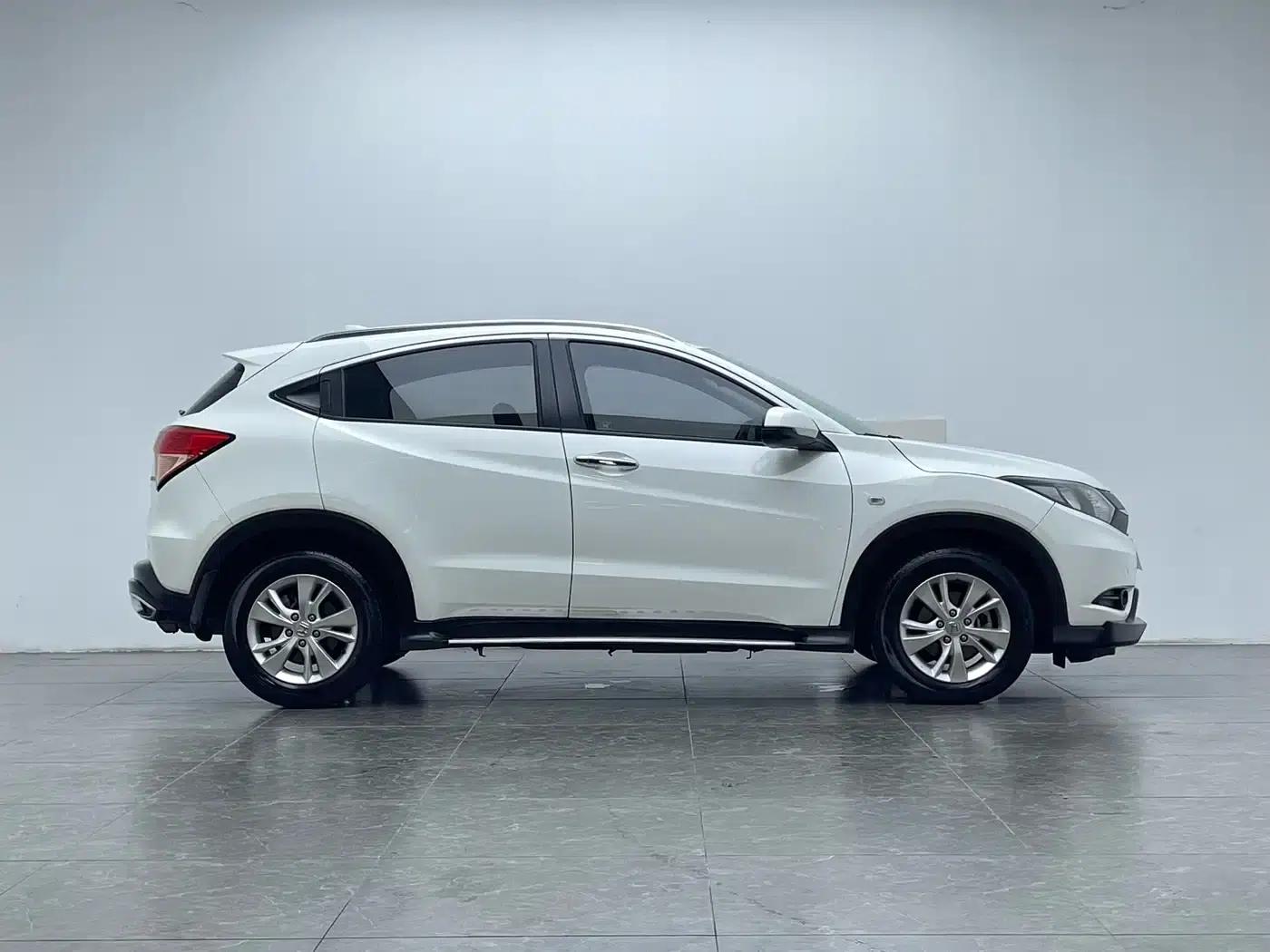 Vezel 2015 1.8L CVT 2WD Elite — миниатюра 16