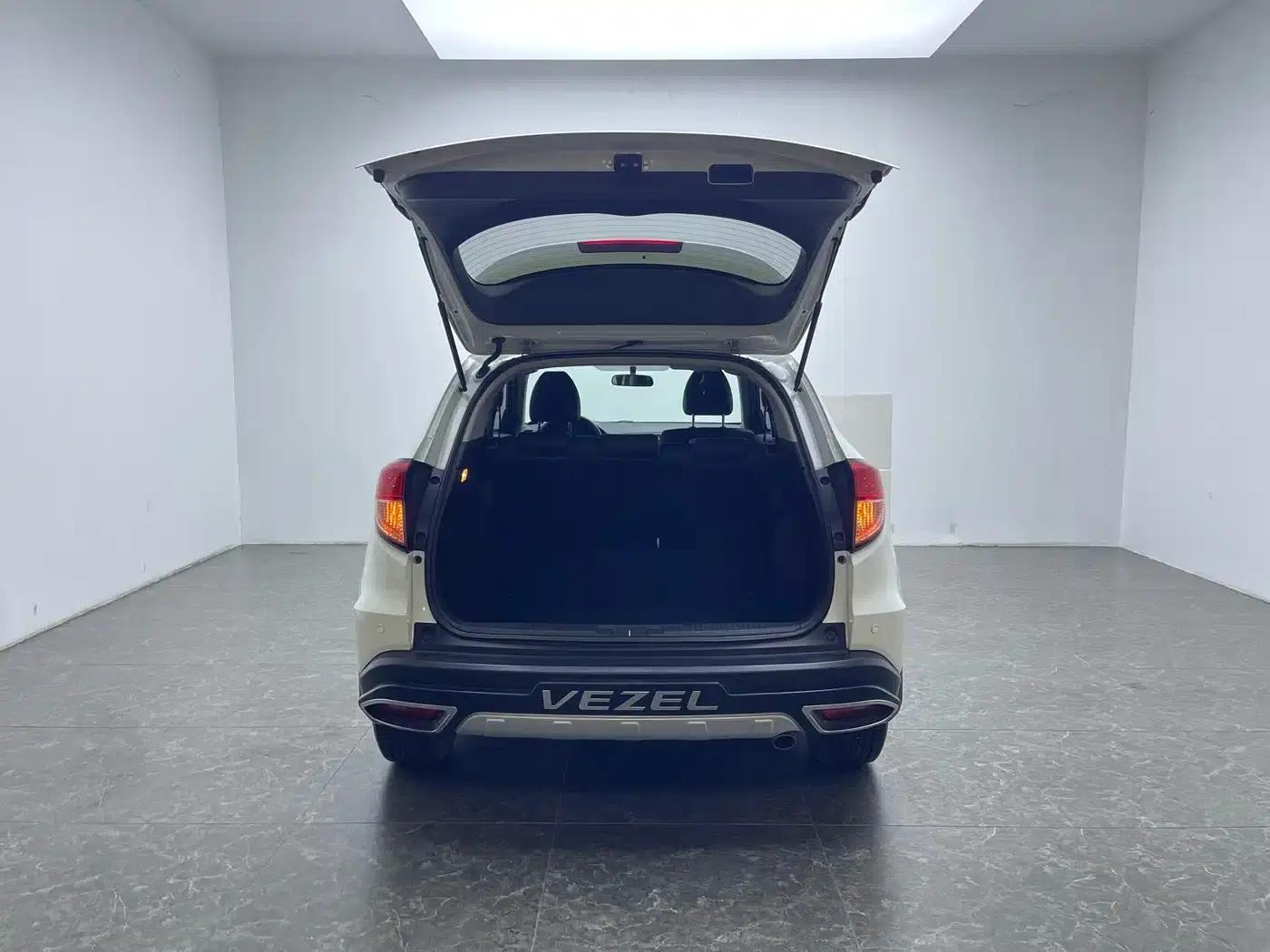 Vezel 2015 1.8L CVT 2WD Elite — миниатюра 5