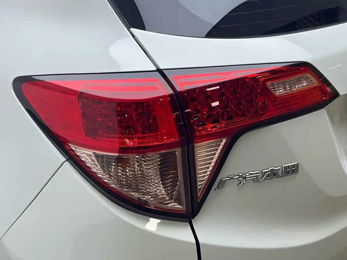 Vezel 2015 1.8L CVT 2WD Elite — миниатюра 8