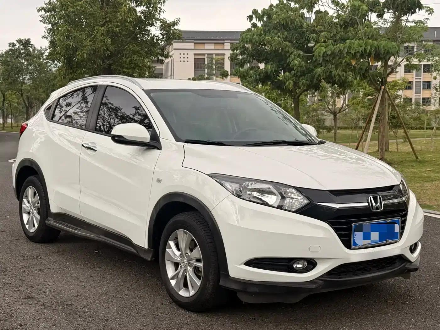 Vezel 2017 1.5L CVT 2WD Comfort Model — миниатюра 3