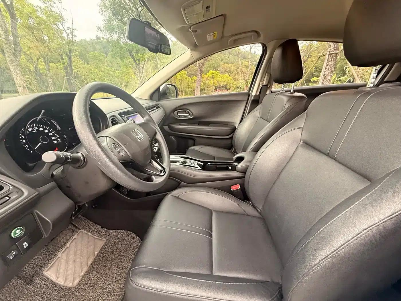 Vezel 2017 1.5L CVT 2WD Comfort Model — миниатюра 4