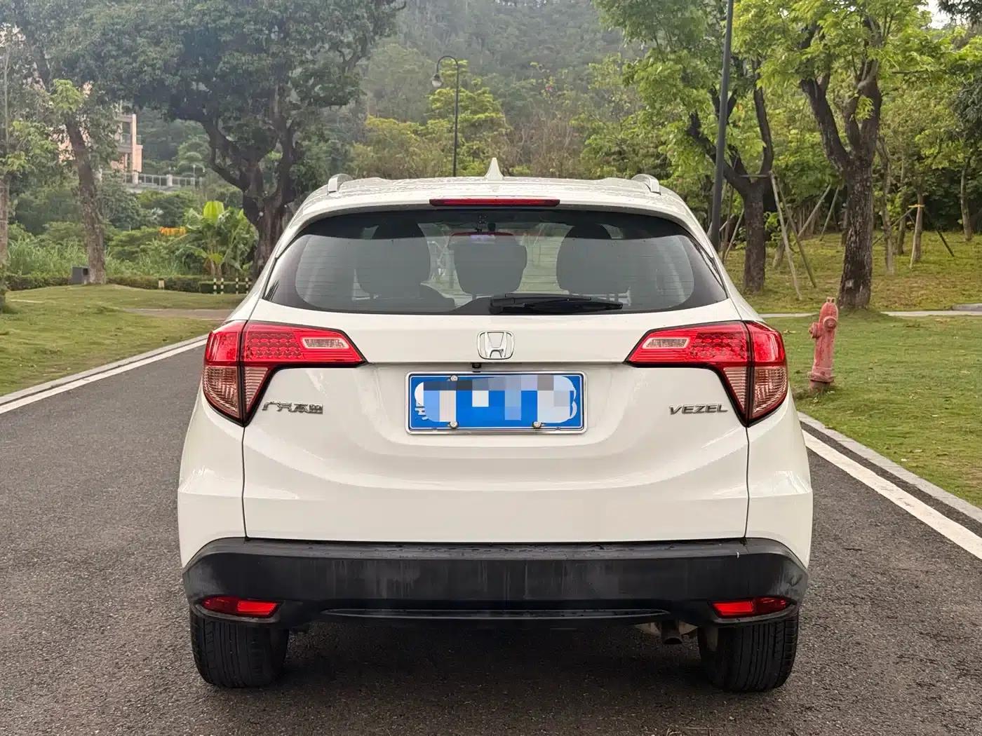Vezel 2017 1.5L CVT 2WD Comfort Model — миниатюра 8