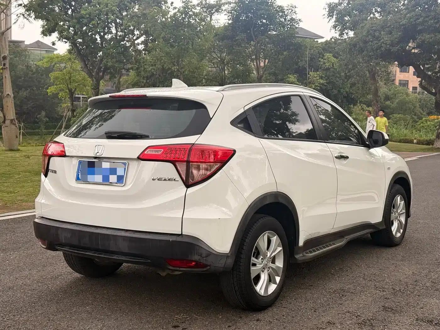 Vezel 2017 1.5L CVT 2WD Comfort Model — миниатюра 9