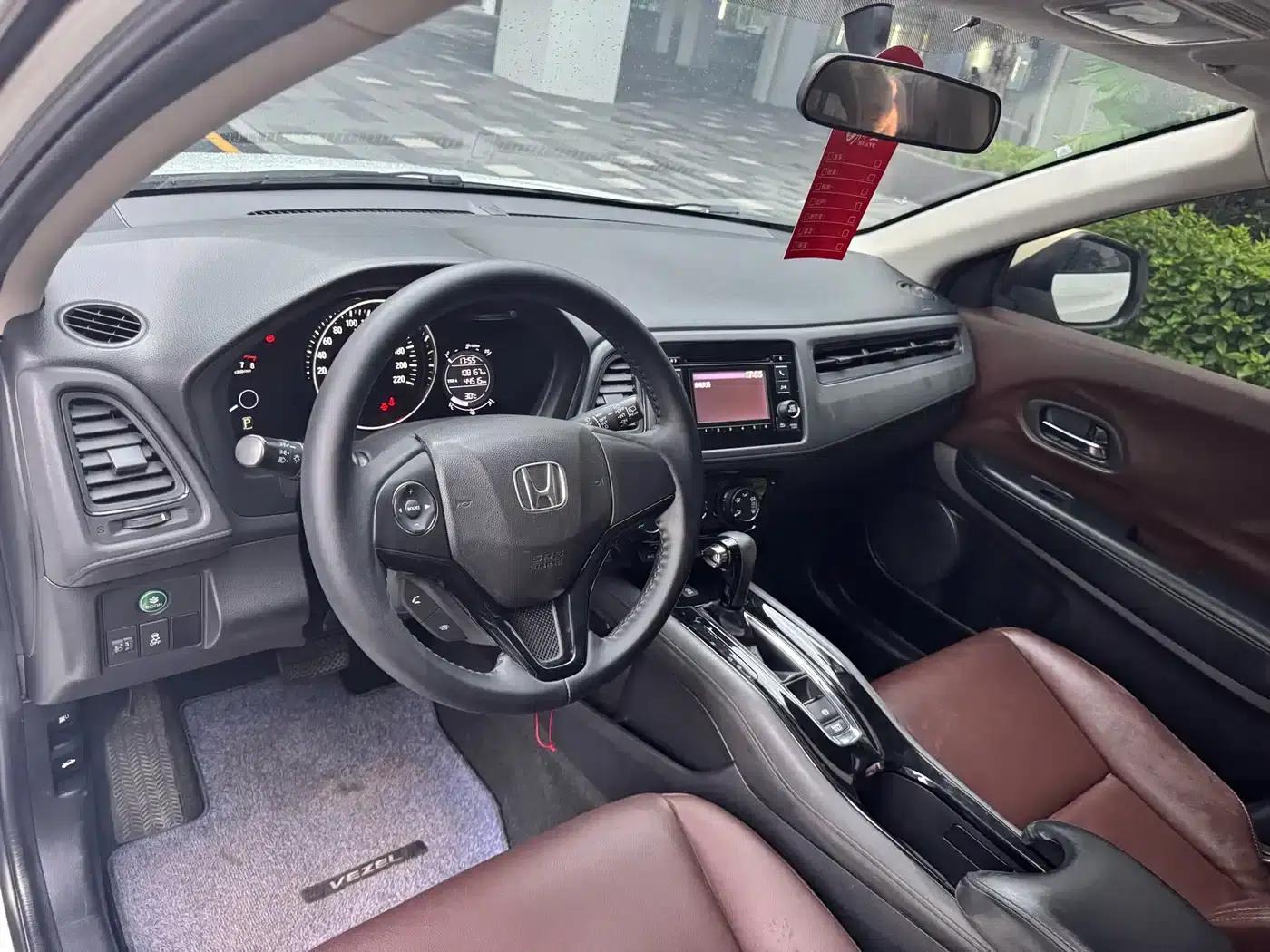 Vezel 2015 1.8L CVT 2WD Elite — миниатюра 4