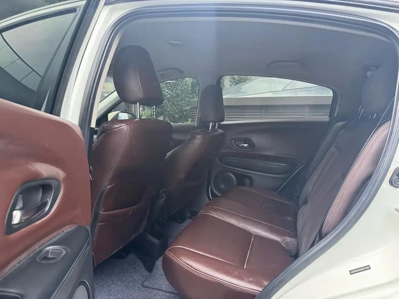 Vezel 2015 1.8L CVT 2WD Elite — миниатюра 5