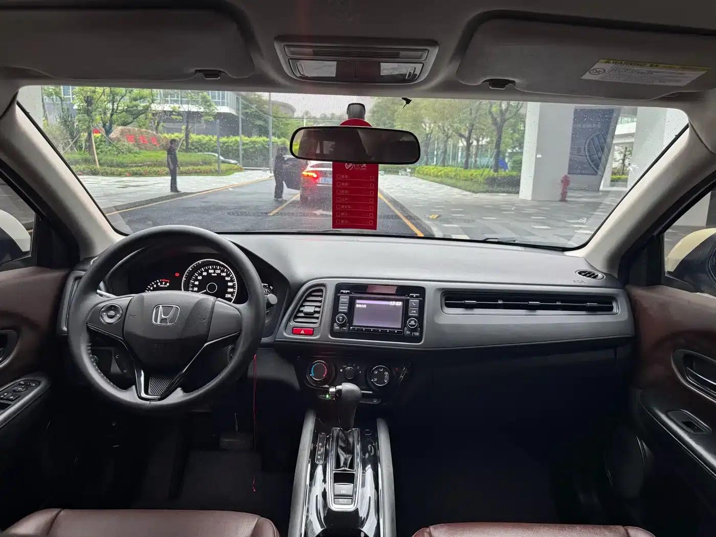 Vezel 2015 1.8L CVT 2WD Elite — миниатюра 6