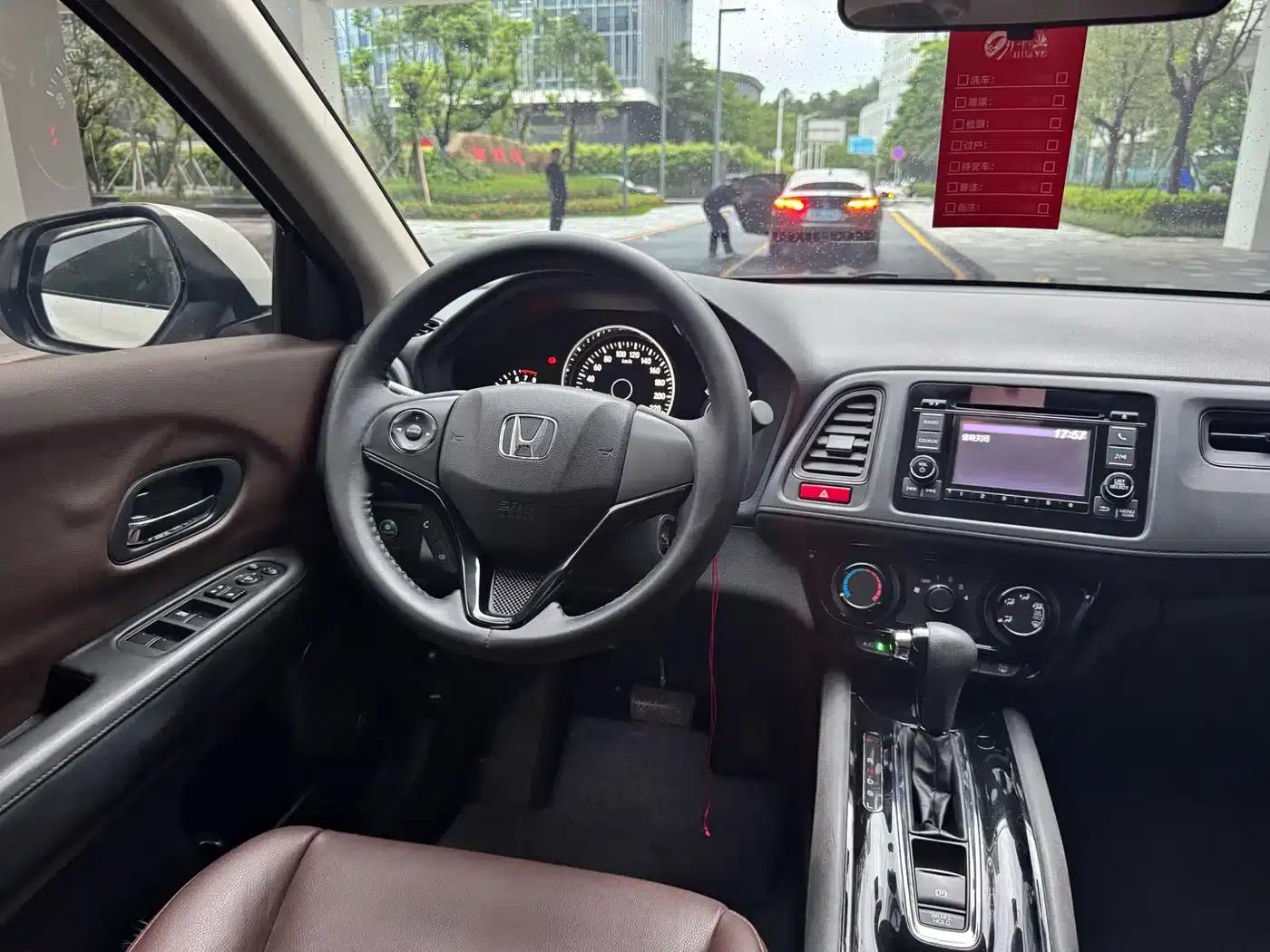 Vezel 2015 1.8L CVT 2WD Elite — миниатюра 7