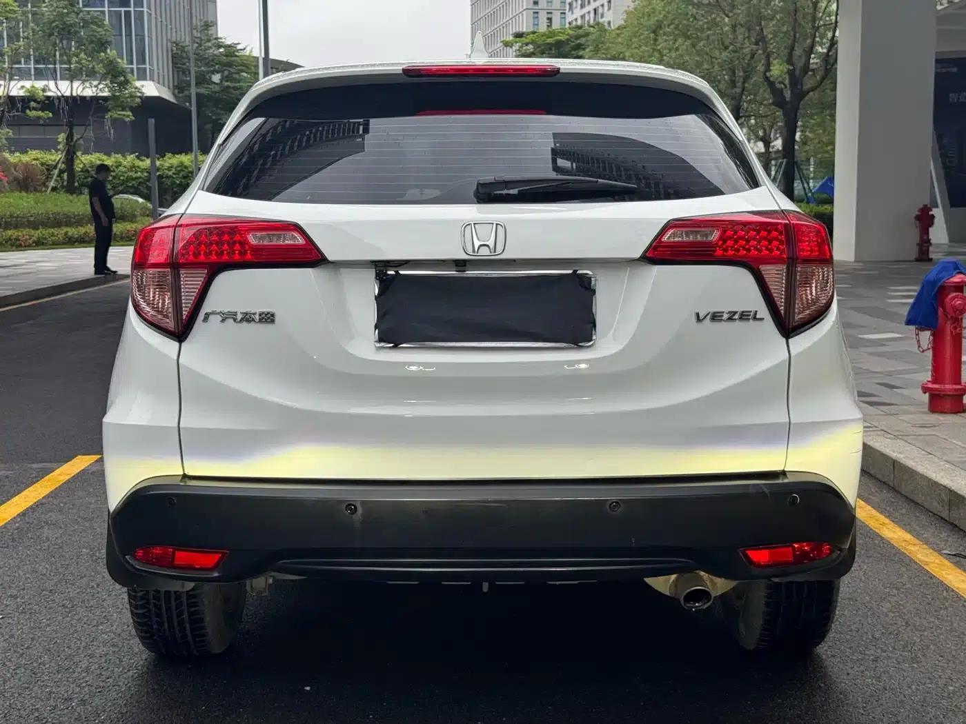 Vezel 2015 1.8L CVT 2WD Elite — миниатюра 9