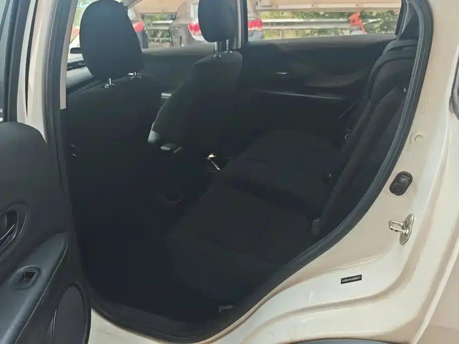 Vezel 2015 1.5L CVT 2WD Comfort Model — миниатюра 11