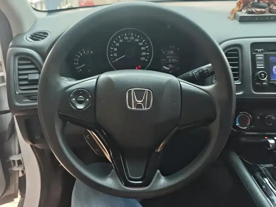 Vezel 2015 1.5L CVT 2WD Comfort Model — миниатюра 15