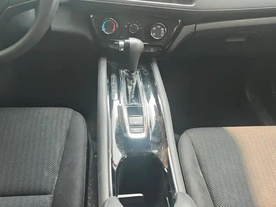 Vezel 2015 1.5L CVT 2WD Comfort Model — миниатюра 16