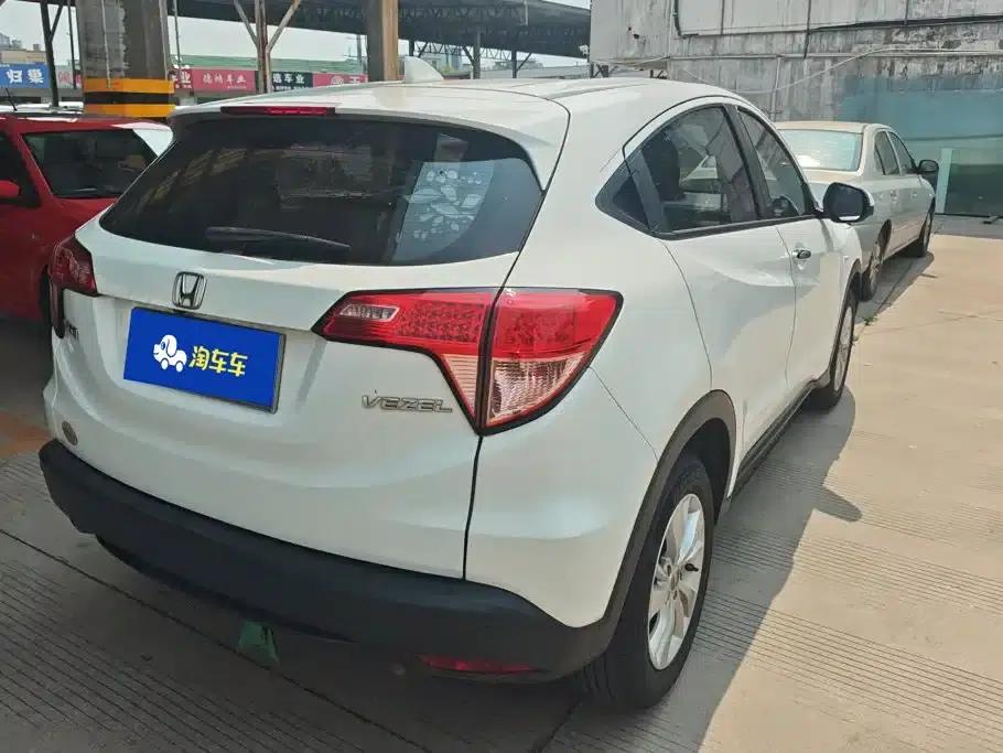 Vezel 2015 1.5L CVT 2WD Comfort Model — миниатюра 3