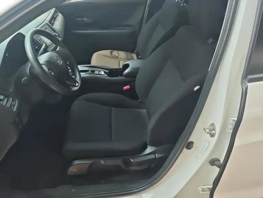 Vezel 2015 1.5L CVT 2WD Comfort Model — миниатюра 9