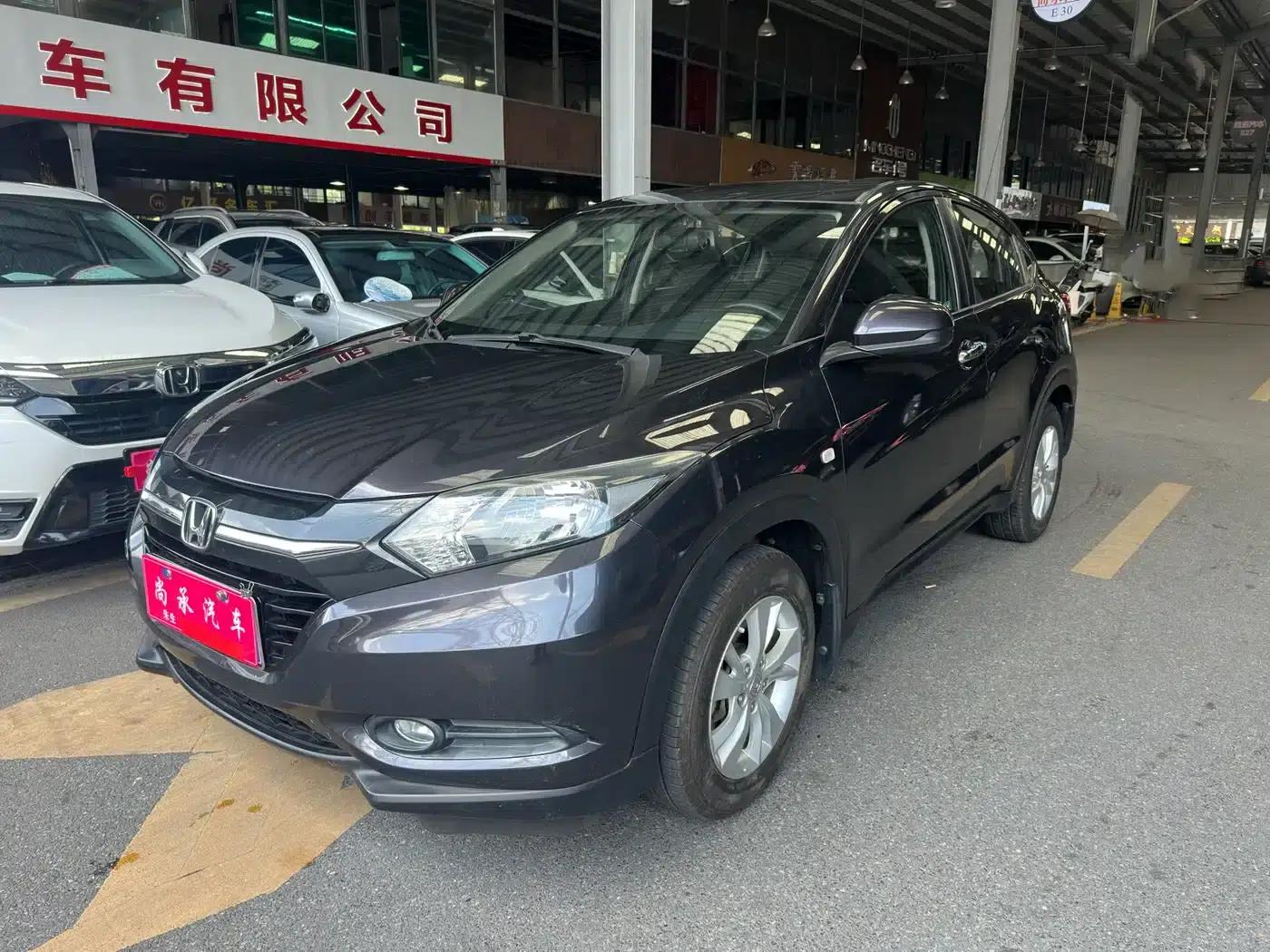 Vezel 2015 1.5L CVT 2WD Comfort Model — миниатюра 1