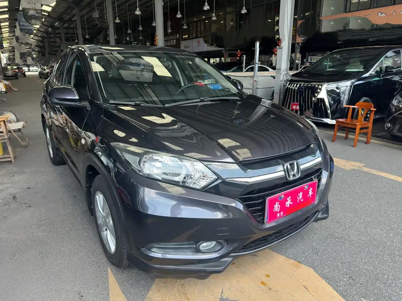 Vezel 2015 1.5L CVT 2WD Comfort Model — миниатюра 2