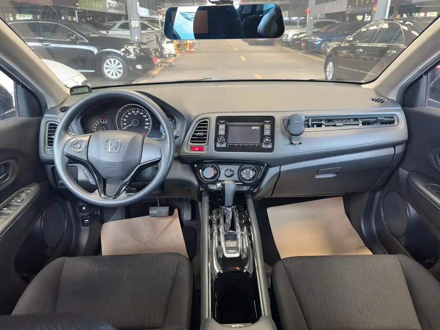 Vezel 2015 1.5L CVT 2WD Comfort Model — миниатюра 12