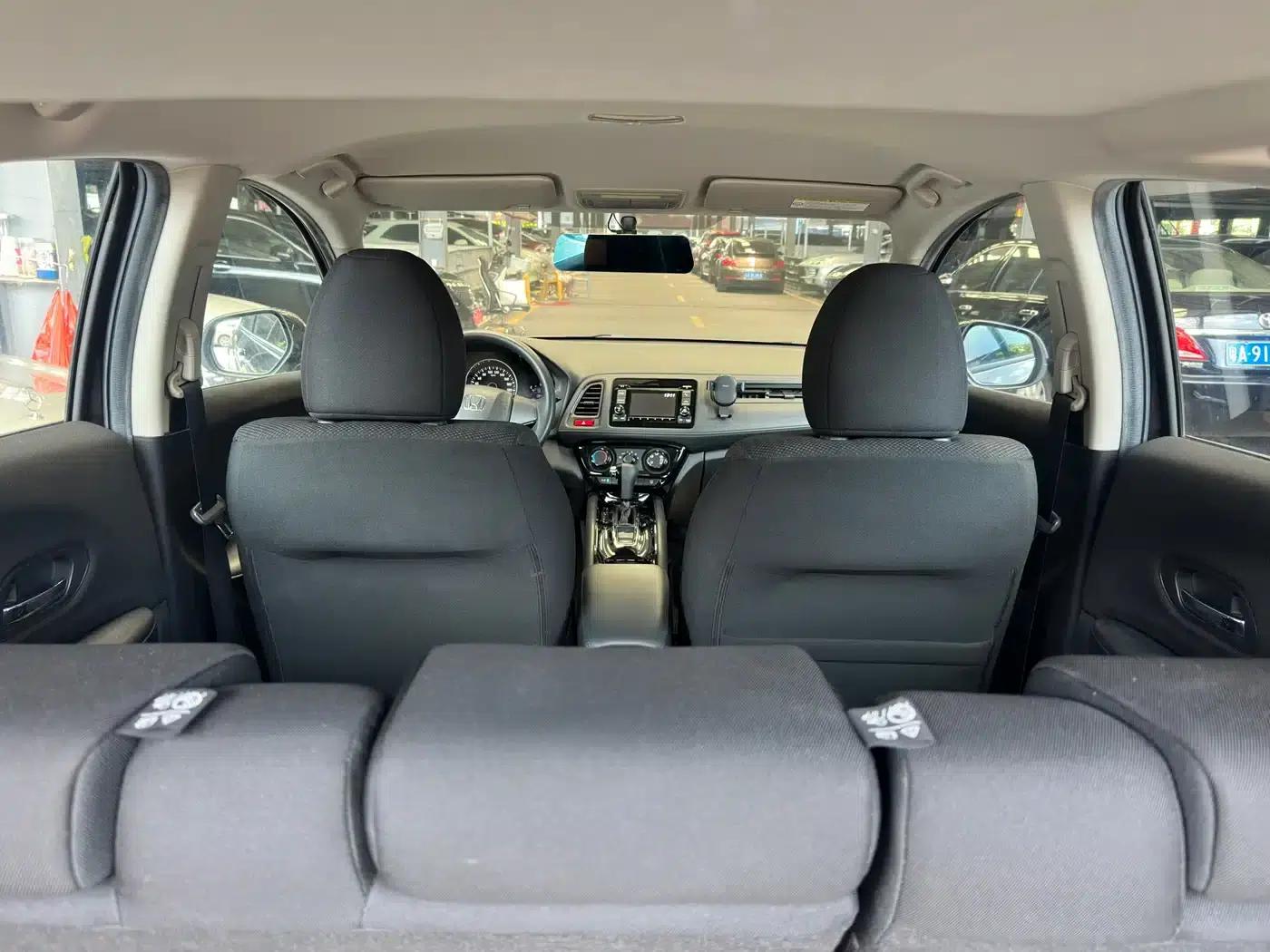 Vezel 2015 1.5L CVT 2WD Comfort Model — миниатюра 13