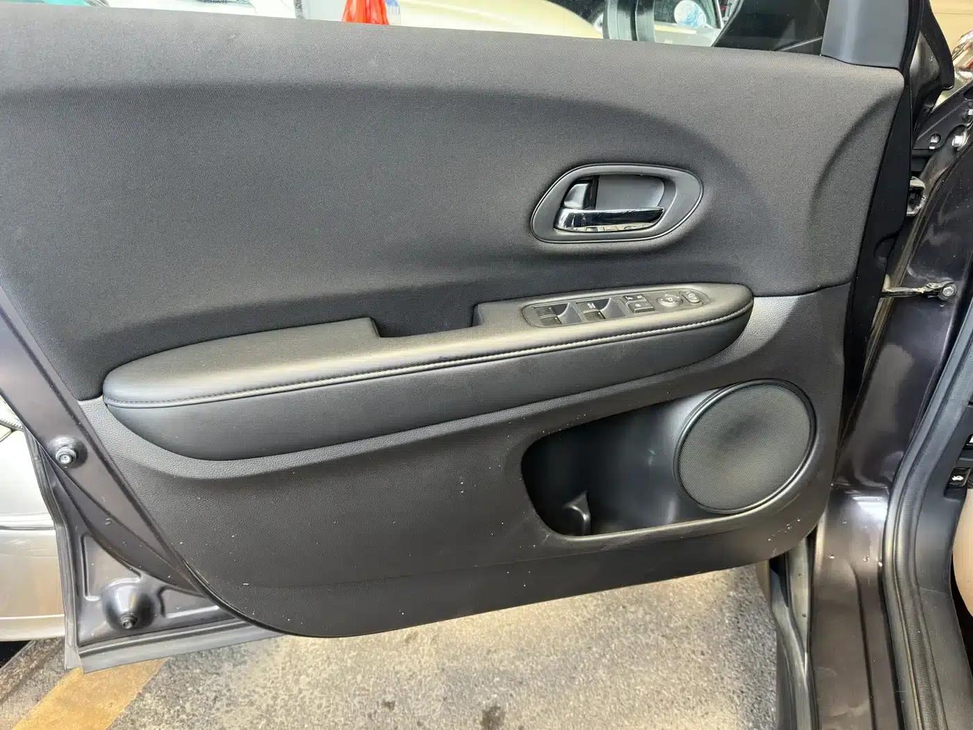 Vezel 2015 1.5L CVT 2WD Comfort Model — миниатюра 14