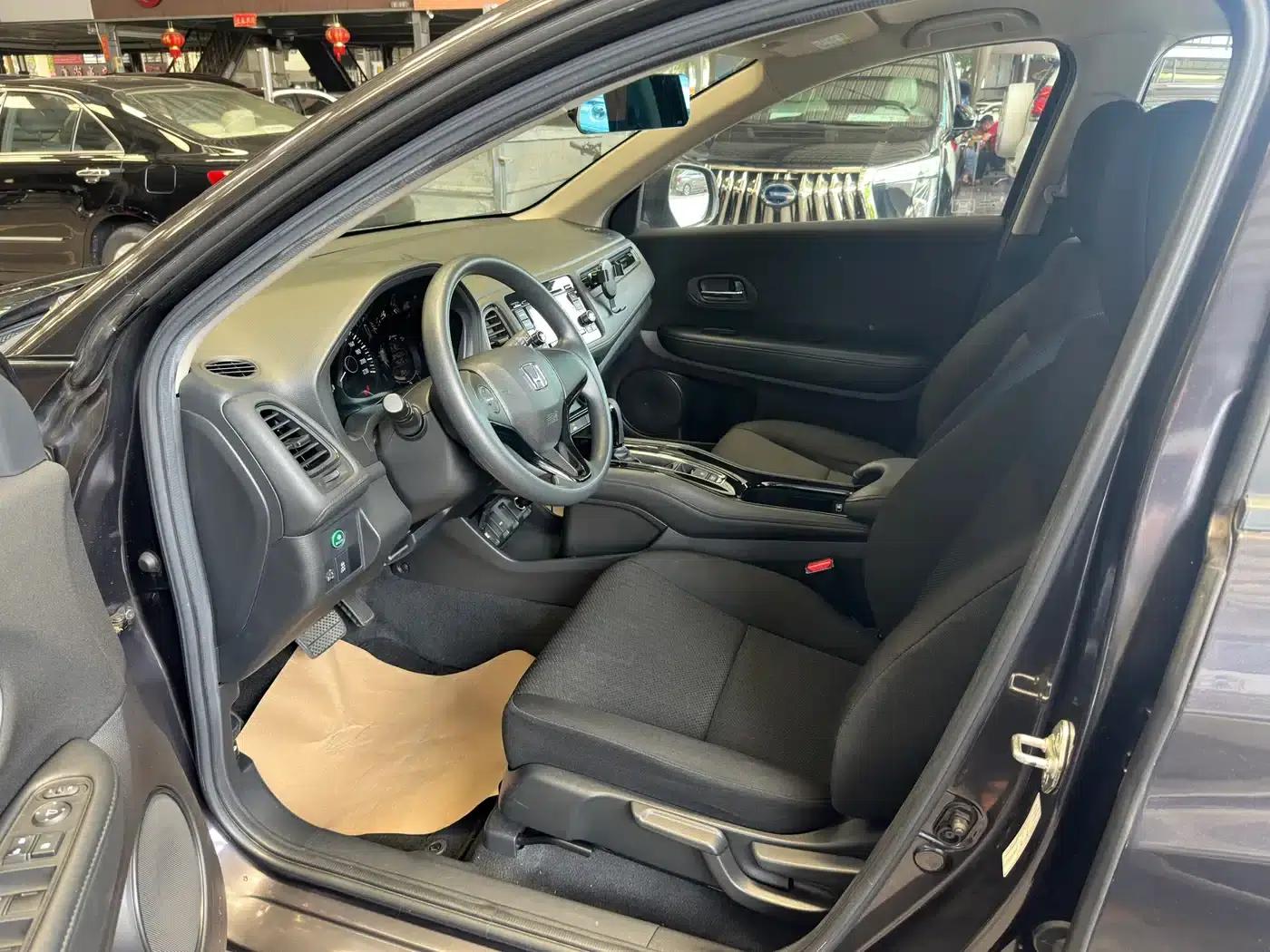 Vezel 2015 1.5L CVT 2WD Comfort Model — миниатюра 15