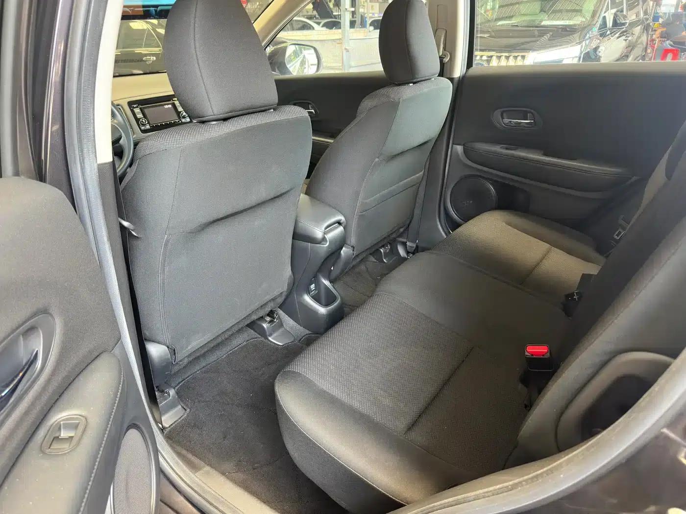 Vezel 2015 1.5L CVT 2WD Comfort Model — миниатюра 16
