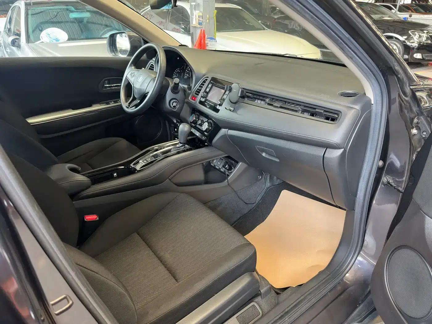 Vezel 2015 1.5L CVT 2WD Comfort Model — миниатюра 17